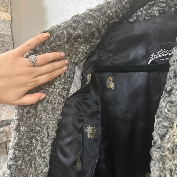 Gray Teddy/Lambs Jacket/Coat with Cozy Texture and Classic Silhouette. - Picture 6 of 16